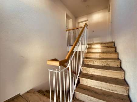 helles Treppenhaus helles Treppenhaus - Etagenwohnung in 89335 Ichenhausen mit 73m² kaufen