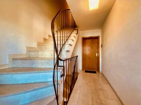 gepflegtes Treppenhaus - Etagenwohnung in 86470 Thannhausen mit 50m² kaufen