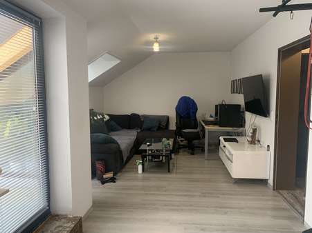großzügiges und gemütliches Wohnzimmer großzügiges und gemütliches Wohnzimmer - Etagenwohnung in 86343 Königsbrunn mit 59m² kaufen