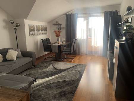 hell, geräumiges Wohnzimmer - Etagenwohnung in 86343 Königsbrunn mit 55m² kaufen