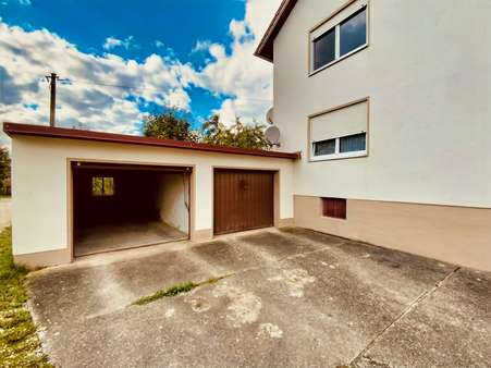 inklusive Doppelgarage + 2x Stellplatz inklusive Doppelgarage + 2x Stellplatz - Zweifamilienhaus in 86489 Deisenhausen mit 150m² kaufen