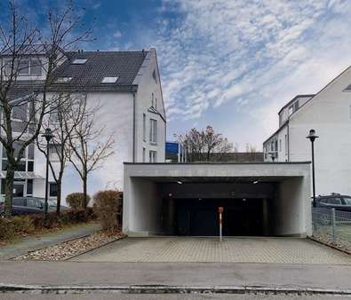 Tiefgaragenzufahrt - Dachgeschosswohnung in 86343 Königsbrunn mit 109m² kaufen