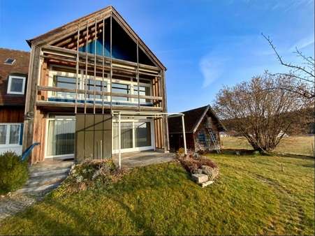 Außenansicht und Gartenhaus - Zweifamilienhaus in 87700 Memmingen mit 185m² kaufen