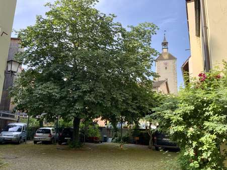 Hof mit PKW Parkplätzen - Mehrfamilienhaus in 88131 Lindau mit 184m² kaufen