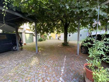 Parkplätze im Hof - Mehrfamilienhaus in 88131 Lindau mit 184m² kaufen