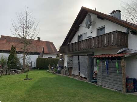 Ostseite - Balkon und Gartenfläche - Einfamilienhaus in 86343 Königsbrunn mit 133m² kaufen