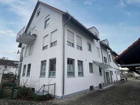 Hausansicht - Dachgeschosswohnung in 89362 Offingen mit 105m² kaufen