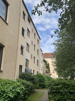 null - Etagenwohnung in 86179 Augsburg mit 87m² kaufen