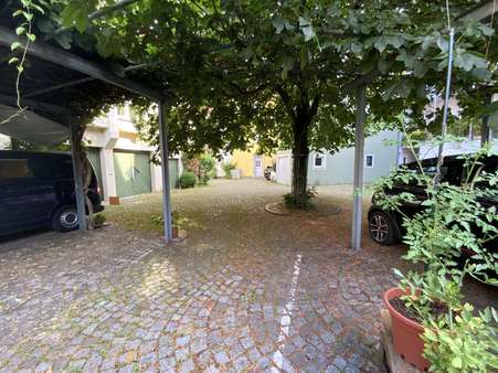 Parkplätze im Hof - Zweifamilienhaus in 88131 Lindau mit 184m² kaufen