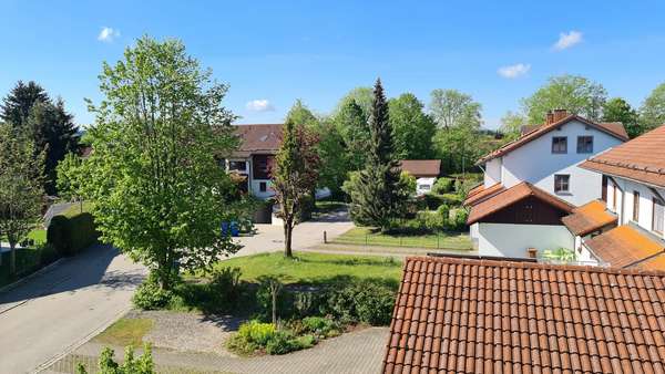Schlafzimmerausblick - Dachgeschosswohnung in 87616 Marktoberdorf mit 60m² kaufen