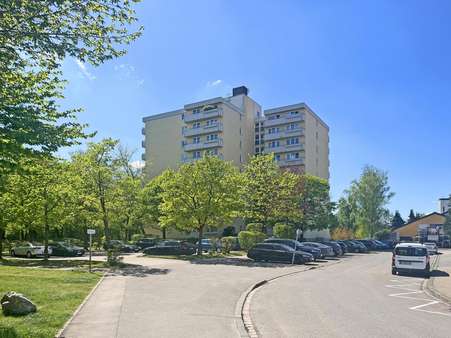 Blick von der Straße Blick von der Straße - Etagenwohnung in 87600 Kaufbeuren mit 82m² kaufen