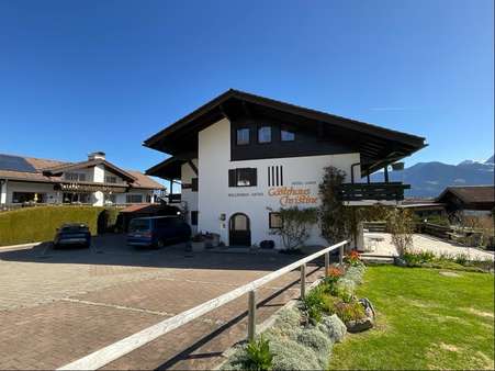 Hausansicht + Parkplätze Hausansicht + Parkplätze - Pension in 87538 Obermaiselstein mit 450m² kaufen