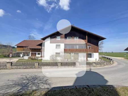 Frontansicht - Bauernhaus in 87677 Stöttwang mit 320m² kaufen