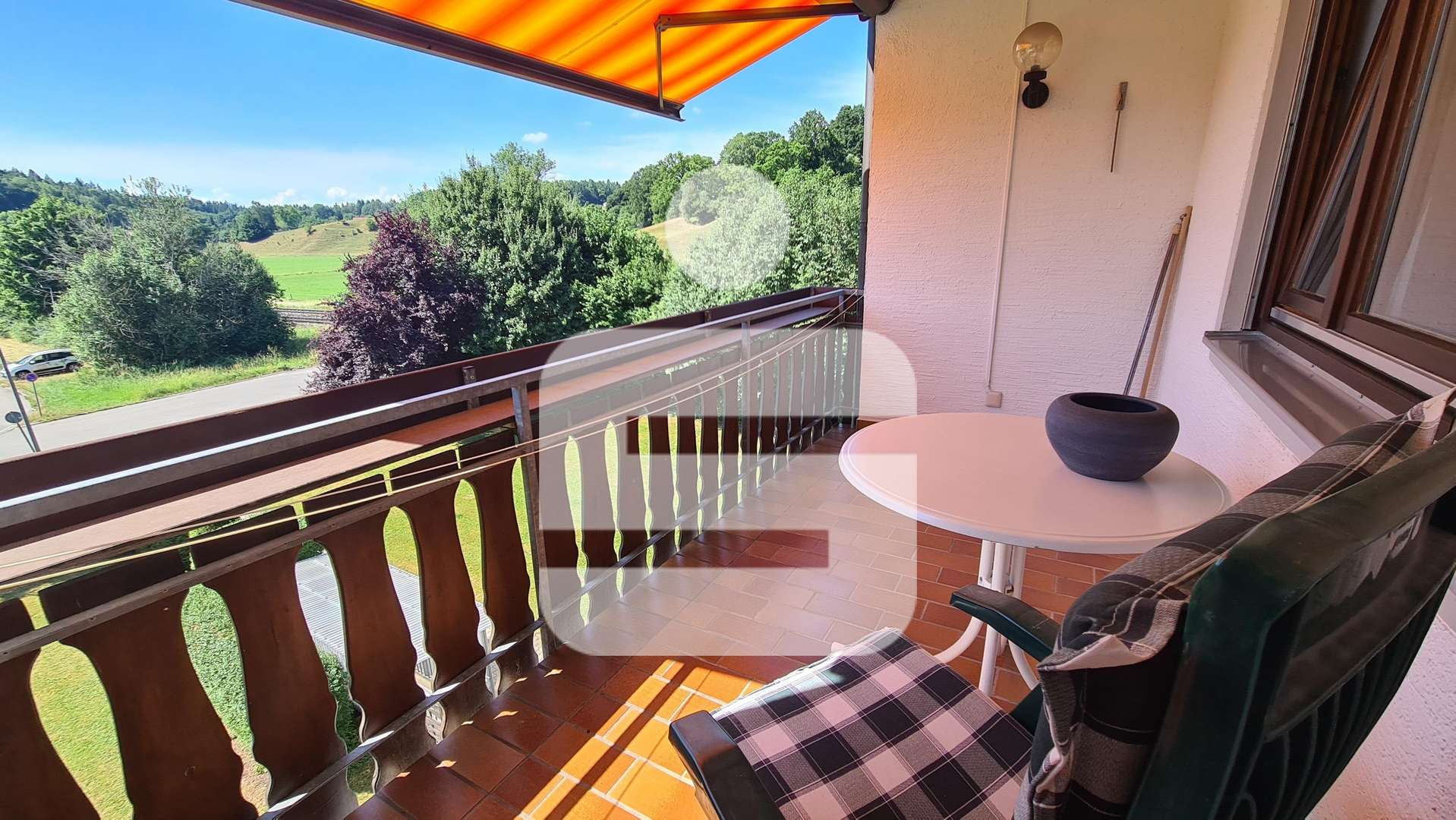 Balkon mit Markise Balkon mit Markise - Etagenwohnung in 87600 Kaufbeuren mit 80m² mieten
