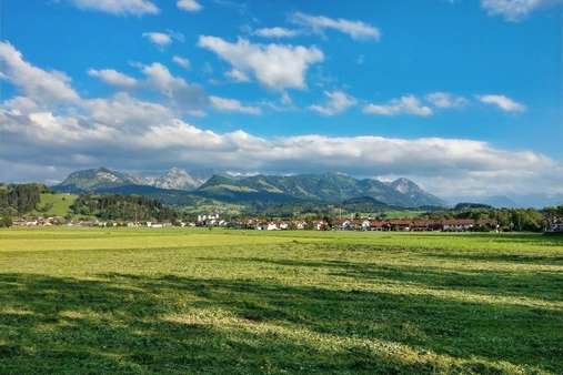 Blick auf die Wohnsiedlung Blick auf die Wohnsiedlung - Dachgeschosswohnung in 87527 Sonthofen mit 100m² kaufen