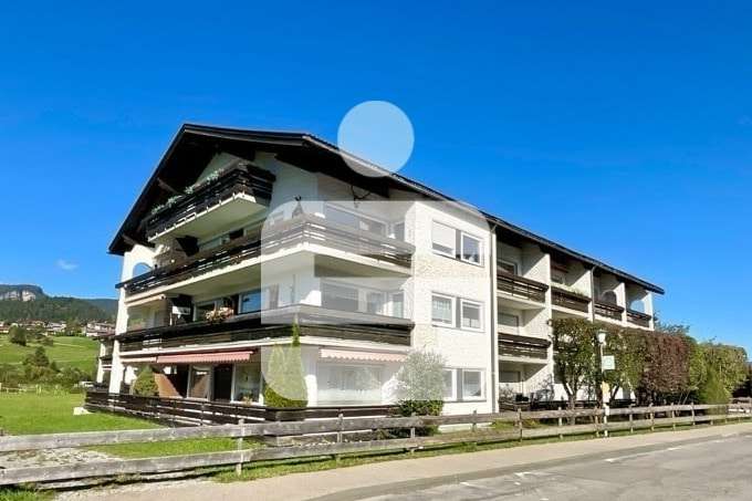 Titelbild Titelbild - Erdgeschosswohnung in 87561 Oberstdorf mit 76m² kaufen