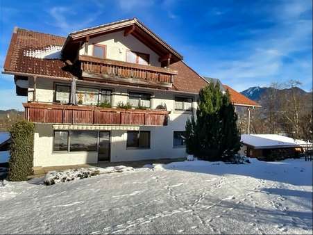 Südseite mit Terrasse und Garten - Erdgeschosswohnung in 87509 Immenstadt mit 114m² kaufen