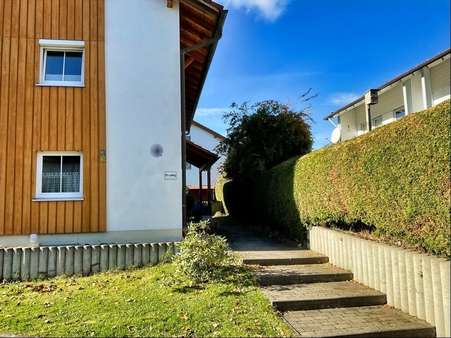 Hauseingangsseite - Erdgeschosswohnung in 87437 Kempten mit 56m² kaufen