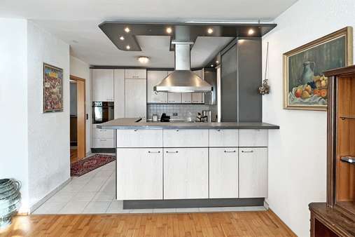 Blick auf die offene Küche - Doppelhaushälfte in 87600 Kaufbeuren mit 168m² kaufen