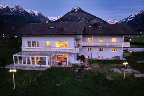 Ansicht Gartenseite - Landhaus in 87561 Oberstdorf mit 610m² kaufen