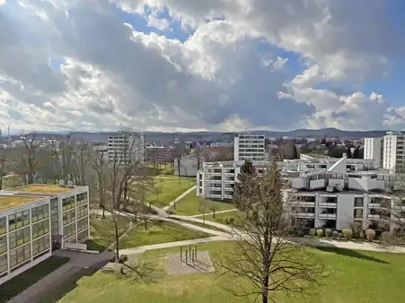 Schöne helle Wohnung mit solventem Mieter