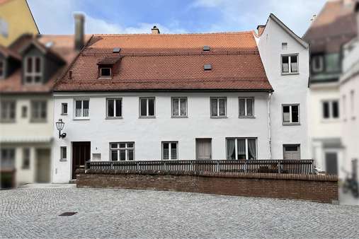 Ansicht vom Kirchplatz - Mehrfamilienhaus in 87600 Kaufbeuren mit 170m² kaufen