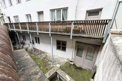 Lichthof hinter der Kirchenmauer und Laubengang - Mehrfamilienhaus in 87600 Kaufbeuren mit 170m² kaufen