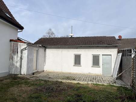 Garage an der Nordseite - Zweifamilienhaus in 86842 Türkheim mit 237m² kaufen