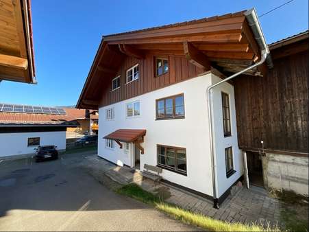 Hausansicht - Zufahrt/Eingang - Zweifamilienhaus in 87538 Fischen mit 250m² kaufen