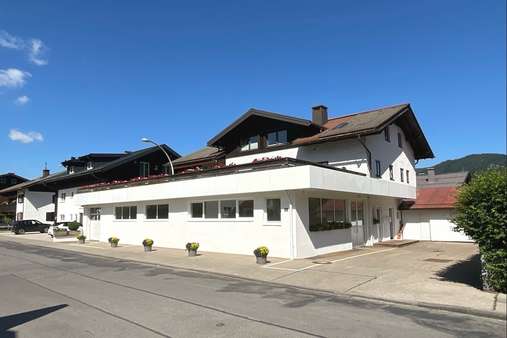 Hausansicht-Ost - Dachgeschosswohnung in 87561 Oberstdorf mit 126m² kaufen