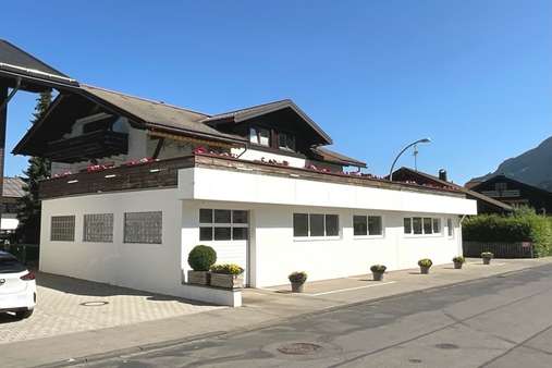 Hausansicht-Süd - Dachgeschosswohnung in 87561 Oberstdorf mit 126m² kaufen