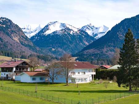 Ansicht von Norden - Landhaus in 87561 Oberstdorf mit 610m² kaufen