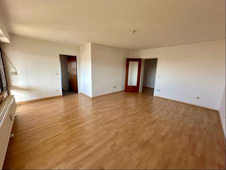 Wohnzimmer - Etagenwohnung in 94032 Passau mit 86m² kaufen
