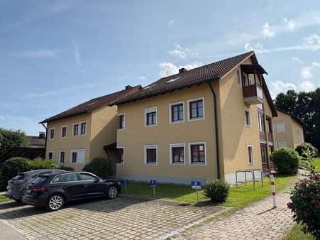 Hausansicht Hausansicht - Etagenwohnung in 94099 Ruhstorf mit 62m² kaufen