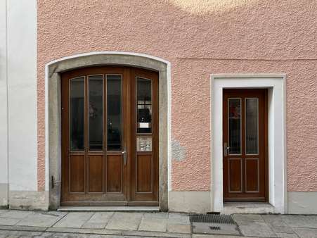 Eingangstür - Mehrfamilienhaus in 94032 Passau mit 582m² als Kapitalanlage kaufen