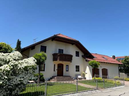 Hausansicht Zugangsbereich - Einfamilienhaus in 94060 Pocking mit 220m² kaufen