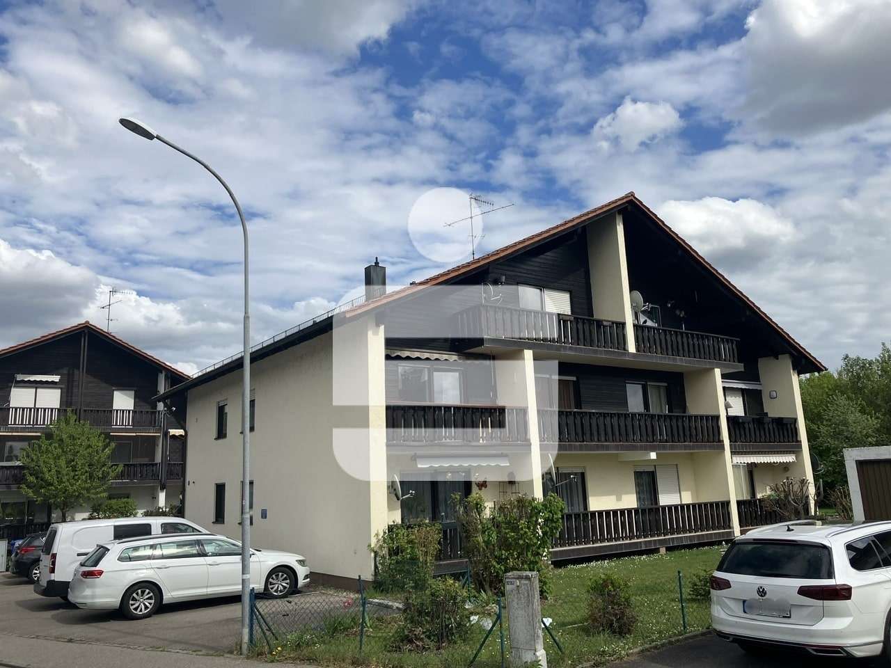 Hausansicht - Dachgeschosswohnung in 94060 Pocking mit 49m² kaufen