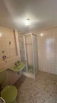 Badezimmer - Dachgeschosswohnung in 94060 Pocking mit 49m² kaufen