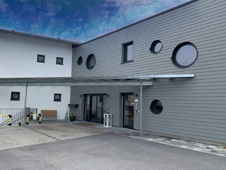 Hauseingang - Etagenwohnung in 94081 Fürstenzell mit 69m² mieten