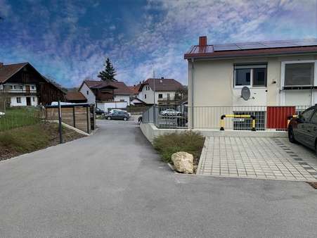 Pkw-Stellplatz - Etagenwohnung in 94081 Fürstenzell mit 69m² mieten