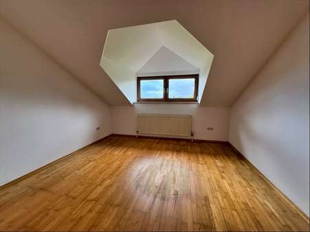 Schlafen - Dachgeschosswohnung in 94121 Salzweg mit 78m² kaufen