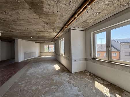 Helle Räumlichkeiten Helle Räumlichkeiten - Büro in 94474 Vilshofen mit 166m² mieten