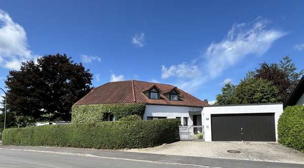 Zufahrtansicht - Einfamilienhaus in 94036 Passau mit 162m² kaufen