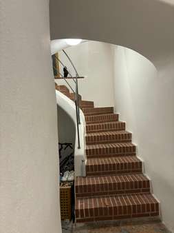 Treppe zur Wohnung Treppe zur Wohnung - Etagenwohnung in 94032 Passau mit 117m² mieten