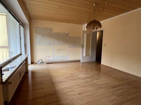 Wohnzimmer - Erdgeschosswohnung in 94036 Passau mit 73m² kaufen