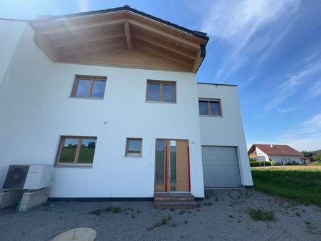 Außenansicht Außenansicht - Reiheneckhaus in 94032 Passau mit 143m² kaufen