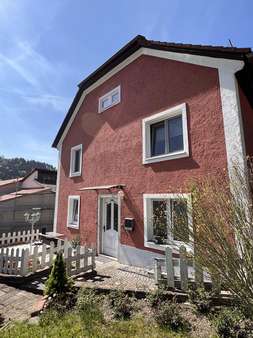 Ostansicht - Zweifamilienhaus in 94130 Obernzell mit 206m² kaufen