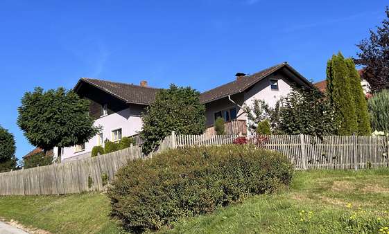 Gesamtansicht - Einfamilienhaus in 94051 Hauzenberg mit 210m² kaufen