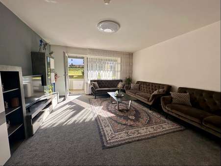 Wohnzimmer - Erdgeschosswohnung in 94032 Passau mit 83m² kaufen