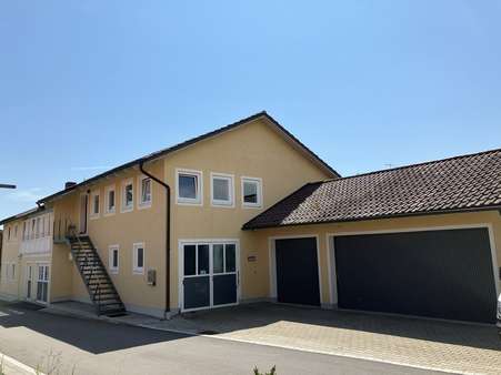 Hausansicht Ostseite - Einfamilienhaus in 84371 Triftern mit 280m² kaufen